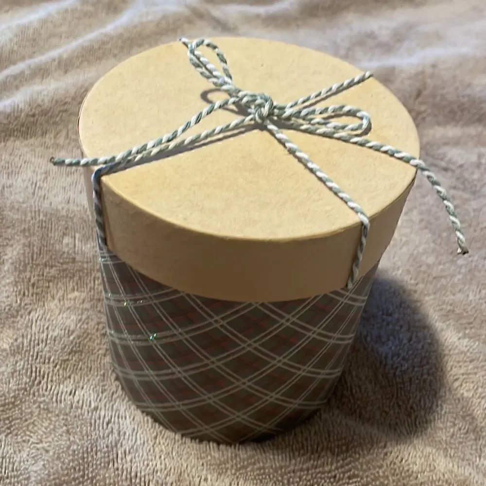 PartyLite tealights and candle holder gift boxed - Picture 3 of 3
